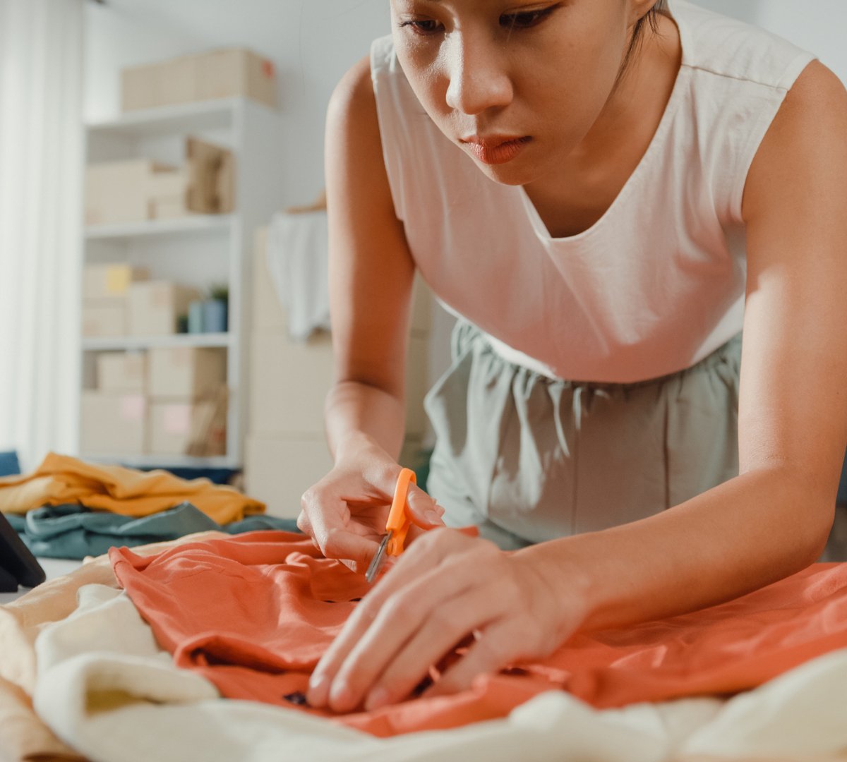 How to Make Your Own Off-the-Shoulder T-Shirt - Threadsy